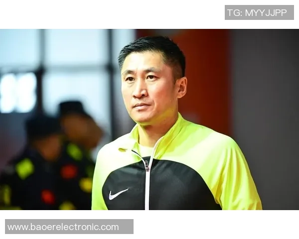 马宁执法引发争议足球明星判罚背后的故事与影响分析